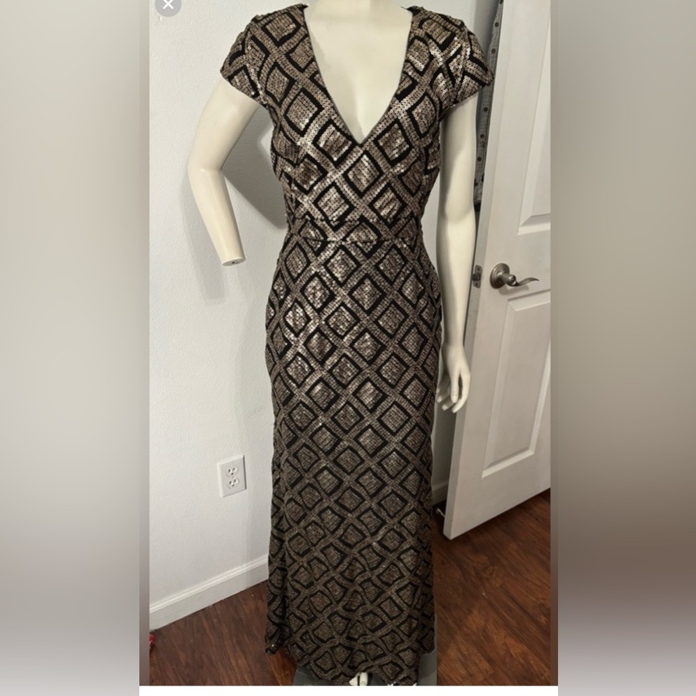 Elegant Black and Gold Geometric Patterned Dress